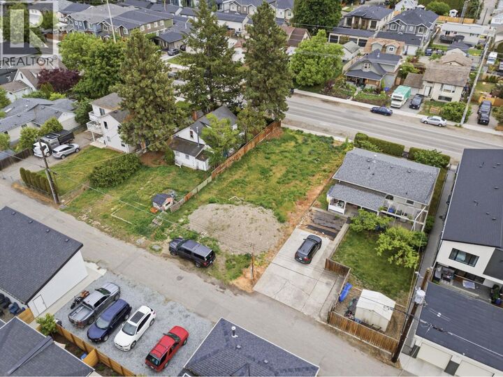 Property Photo:  784 Cadder Avenue  BC V1Y 5N6 
