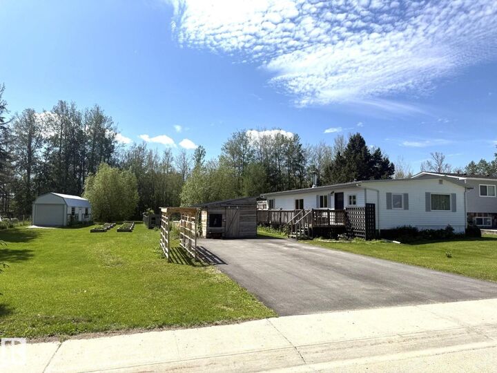 Property Photo:  4707 54 Av  AB T0E 2M0 