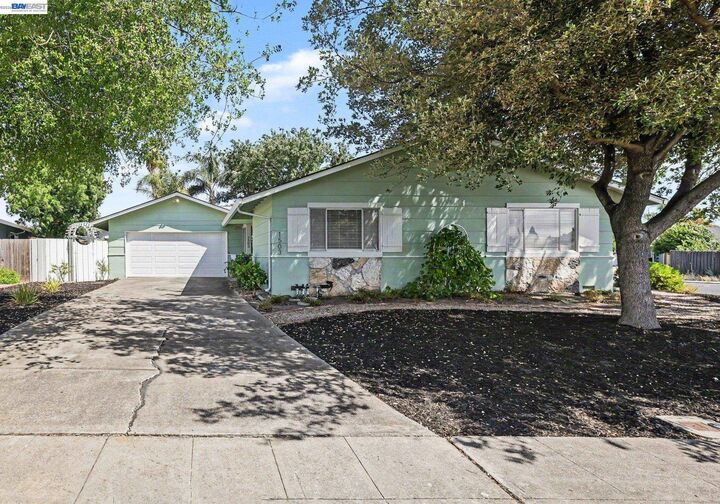Property Photo:  1503 Bluebell Ct  CA 94551 