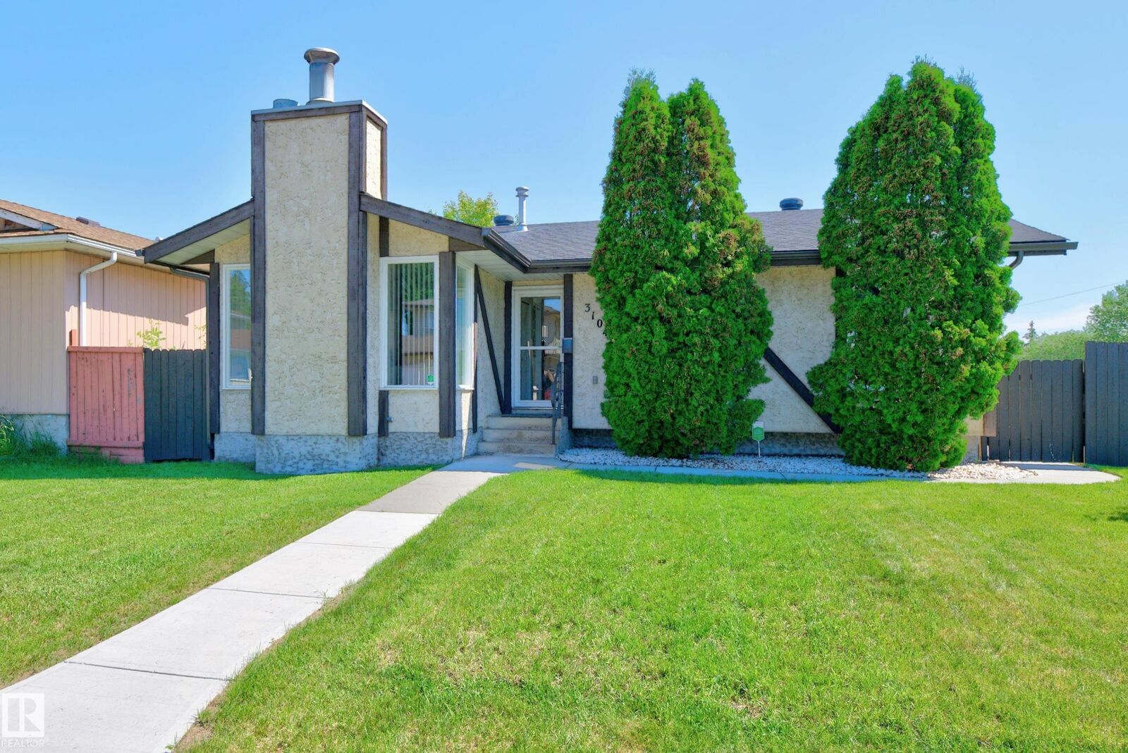 Property Photo:  3104 138 Avenue NW  AB T5Y 1M3 