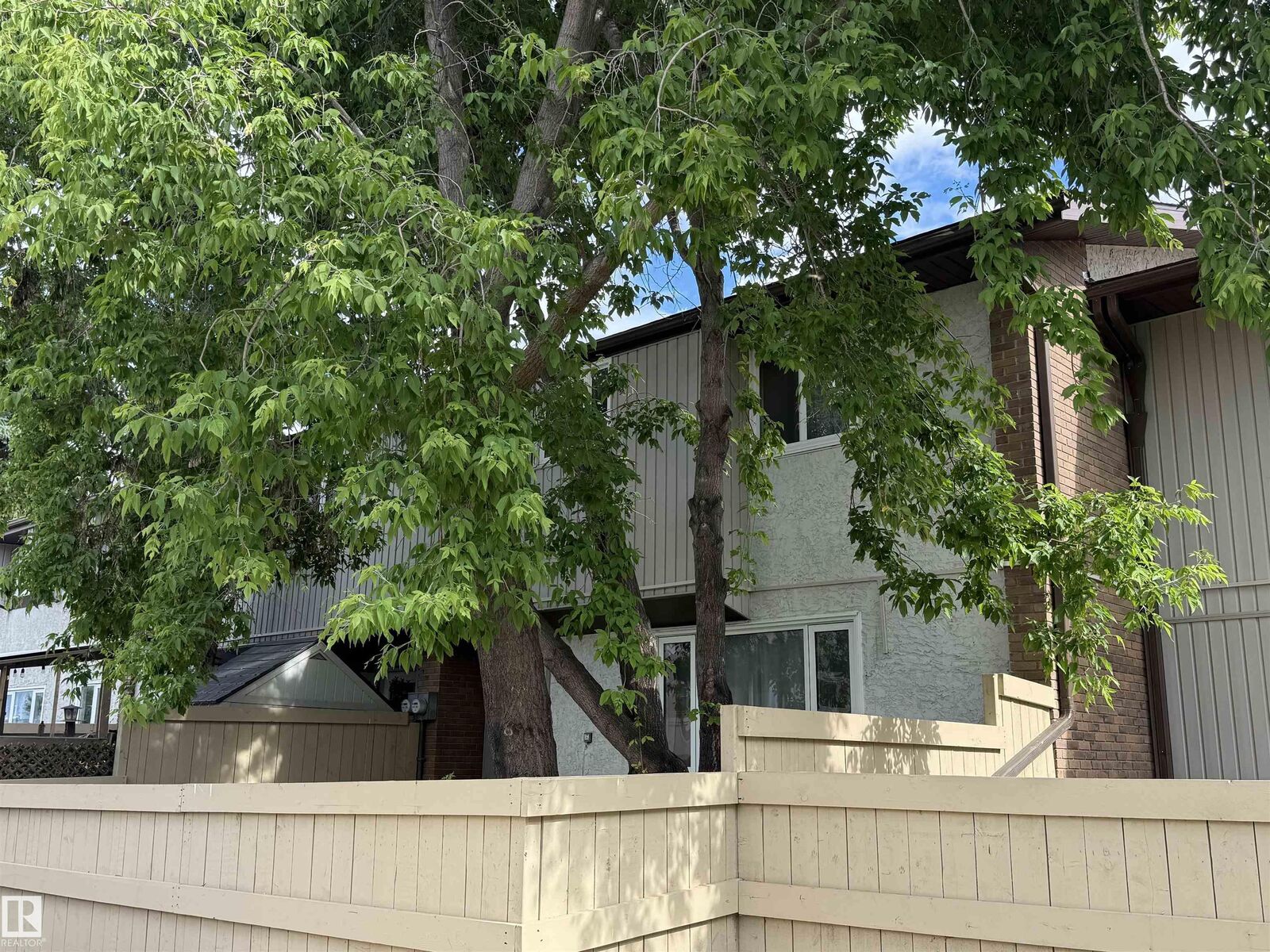 Property Photo:  8010 141 Avenue NW 10  AB T5C 2N9 