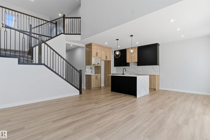 Property Photo:  1721 Crossbill Loop NW  AB T5S 0W3 