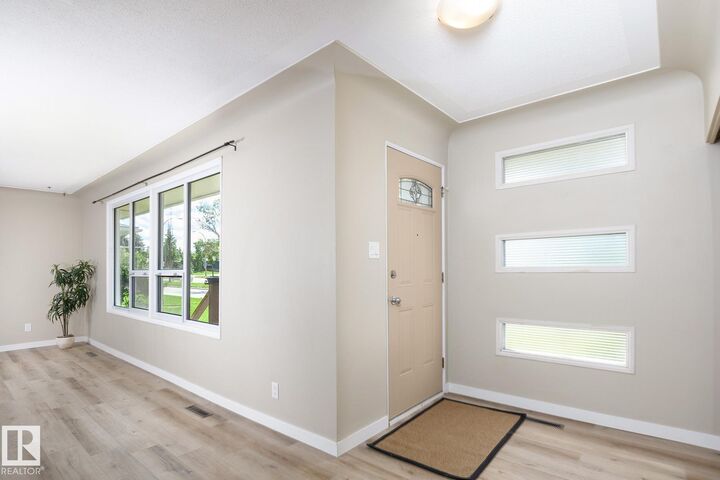 Property Photo:  9607 75 Street NW  AB T6B 2B6 