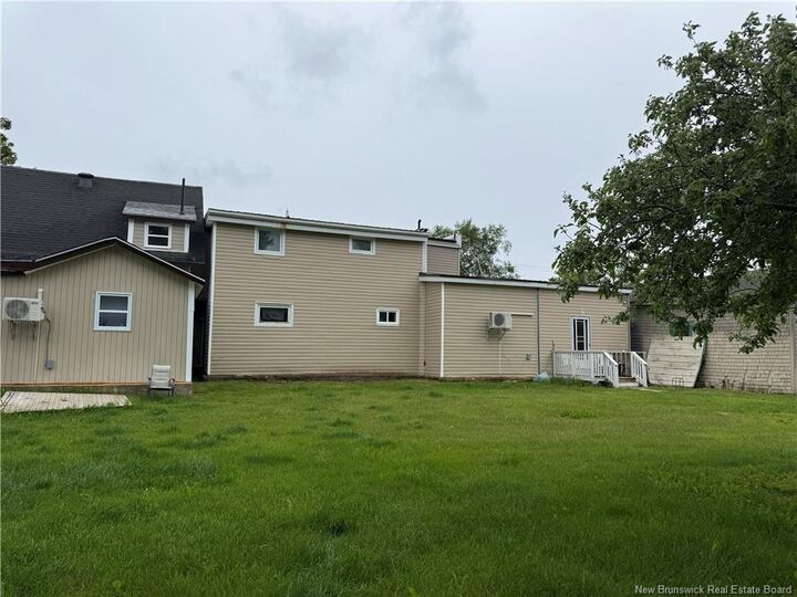 Property Photo:  707 Boulevard St-Pierre Ouest  NB E1W 1A1 