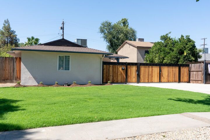 Property Photo:  1013 E Garland  CA 93704 