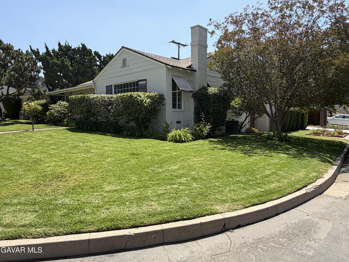 Property Photo:  2500 Story Place  CA 91206 