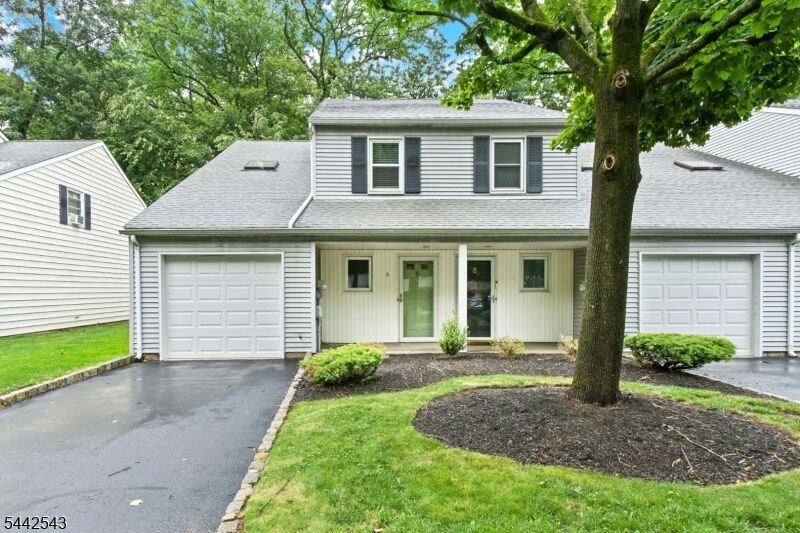 Property Photo:  6 Crestwood Common  NJ 07076 