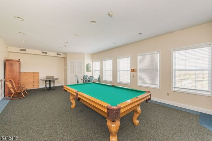 Property Photo:  375 Rifle Camp Rd 202  NJ 07424 