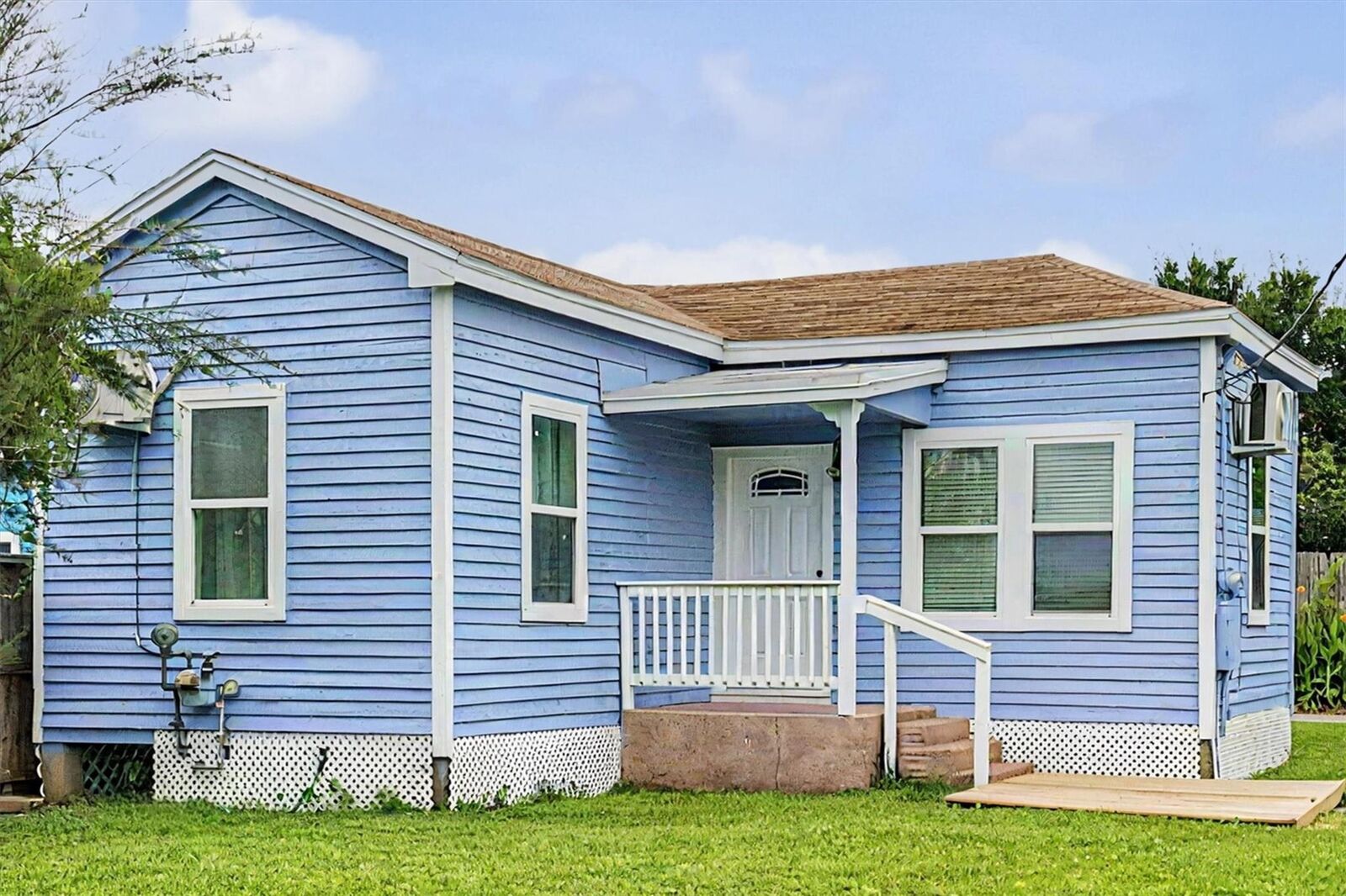 Property Photo:  5813 Avenue S 1/2  TX 77551 