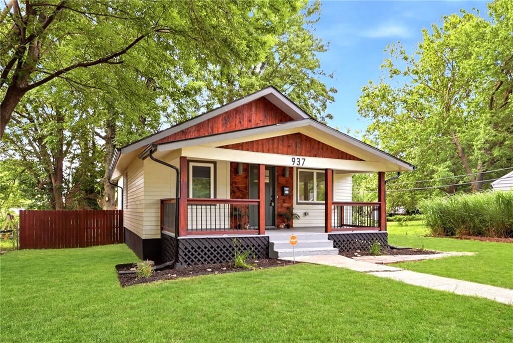 Property Photo: 937 S Pope Avenue MO 64050