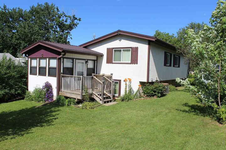 Property Photo:  811 Beck Street  IA 50616 