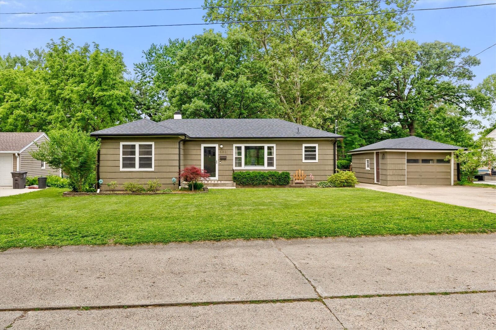 Property Photo:  688 64th Street  IA 50312 