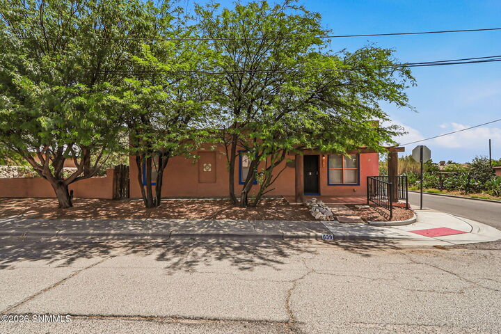 Property Photo:  639 S San Pedro Street  NM 88001 