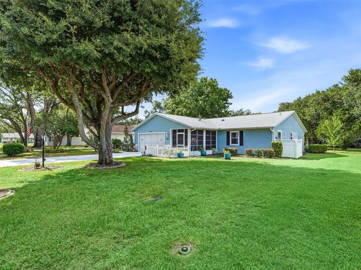 Property Photo: 2107 Greenlaw Court FL 34788