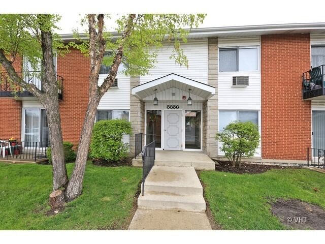 Property Photo: 8836 N Western Avenue 1D IL 60016