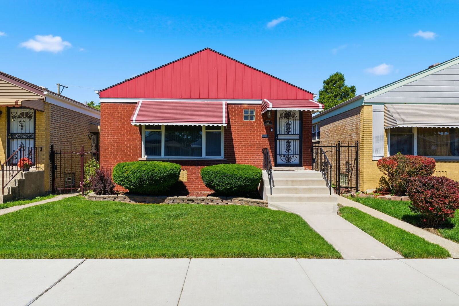 Property Photo: 4540 S Lavergne Avenue IL 60638