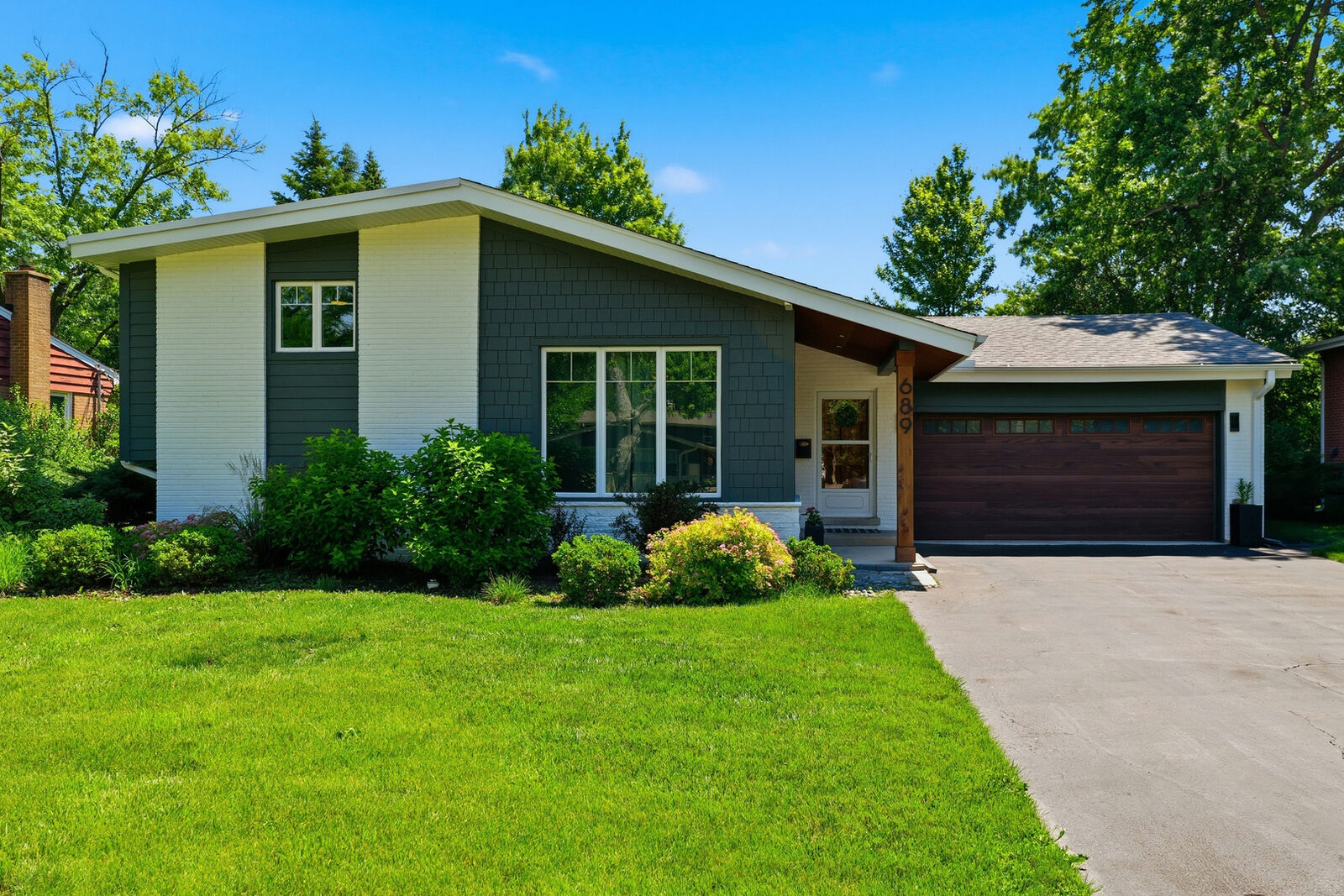 Property Photo: 689 Timber Hill Road IL 60015