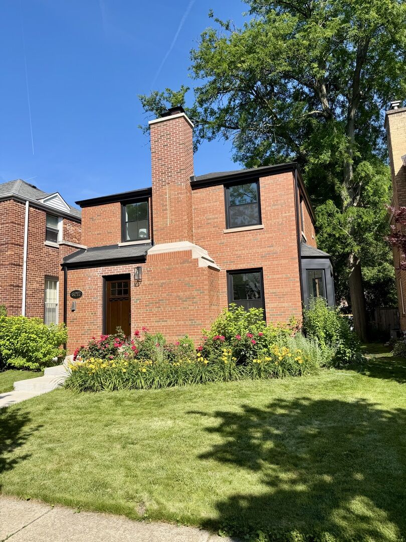 Property Photo:  6217 N Leona Avenue  IL 60646 