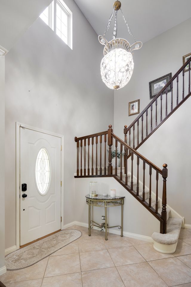 Property Photo:  5 Vernon Court  IL 60177 