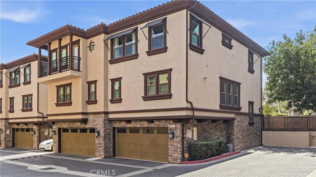 Property Photo: 656 W Huntington O-1 CA 91007