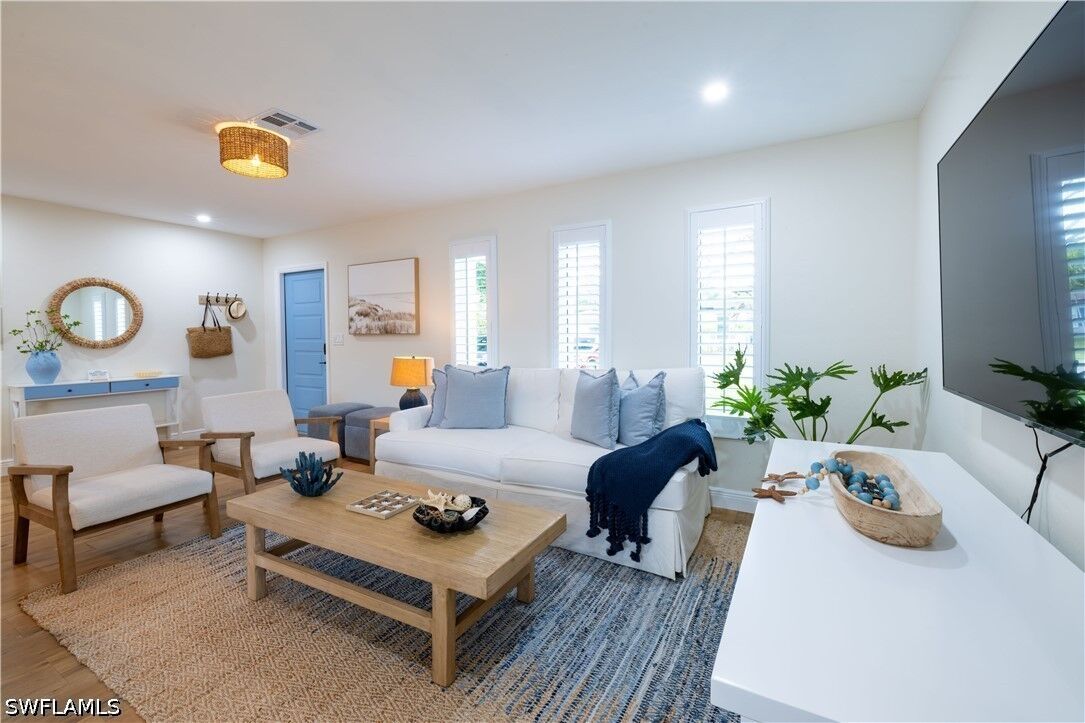 Property Photo:  821 105th Avenue N  FL 34108 