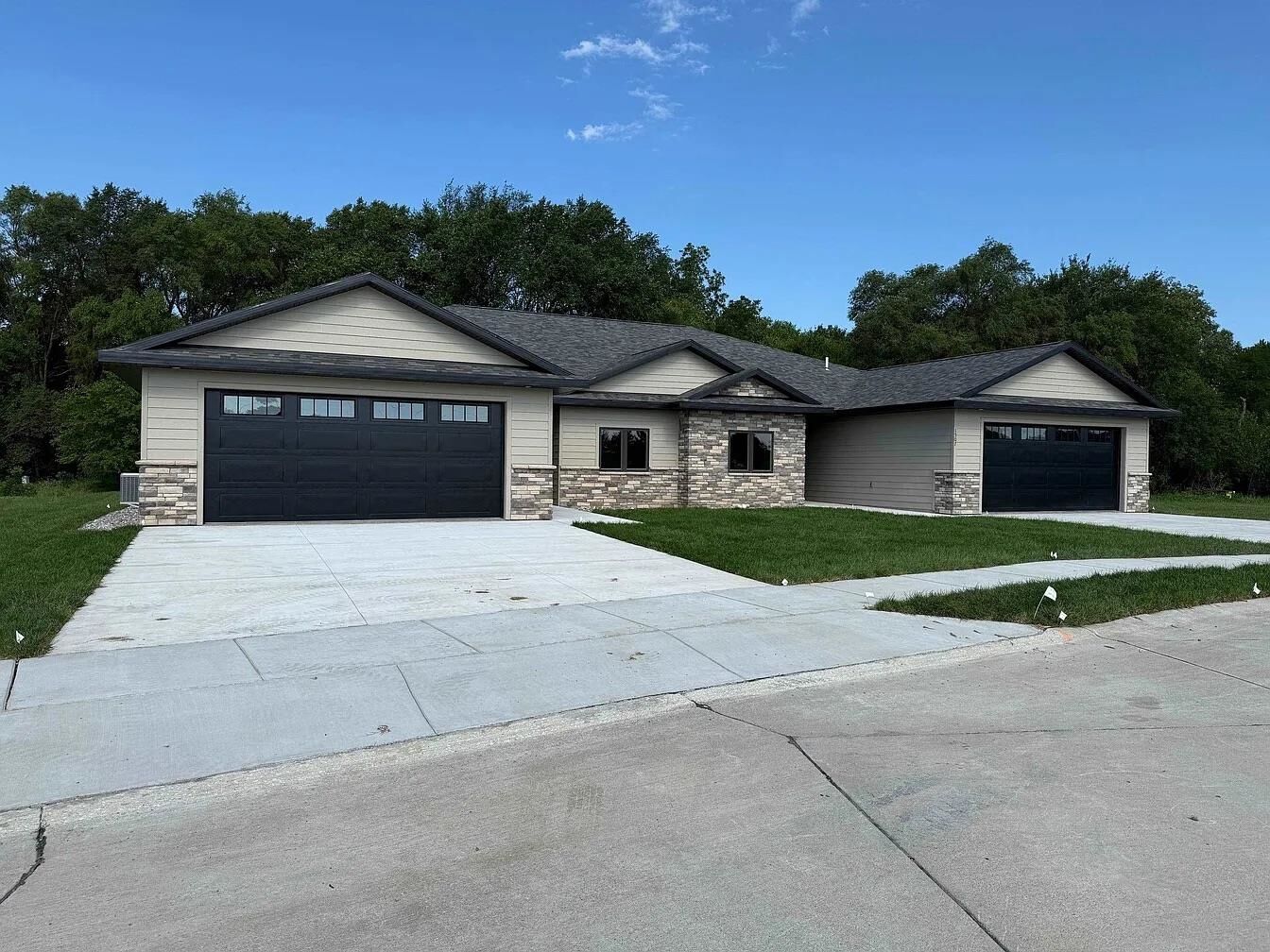 Property Photo:  1502 Regency Circle North  NE 68701-5058 