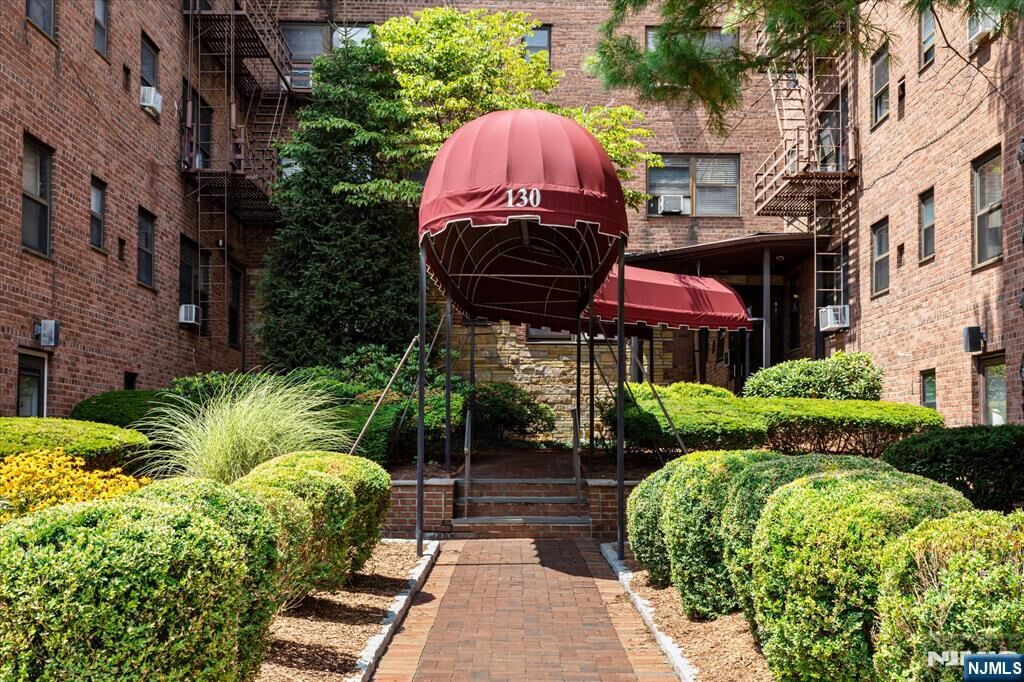 Property Photo: 130 Orient Way 4H NJ 07070