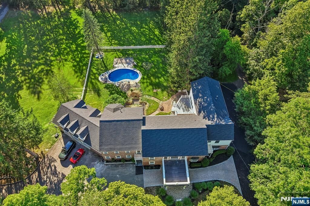 Property Photo:  1050 Ramapo Valley Road  NJ 07430 