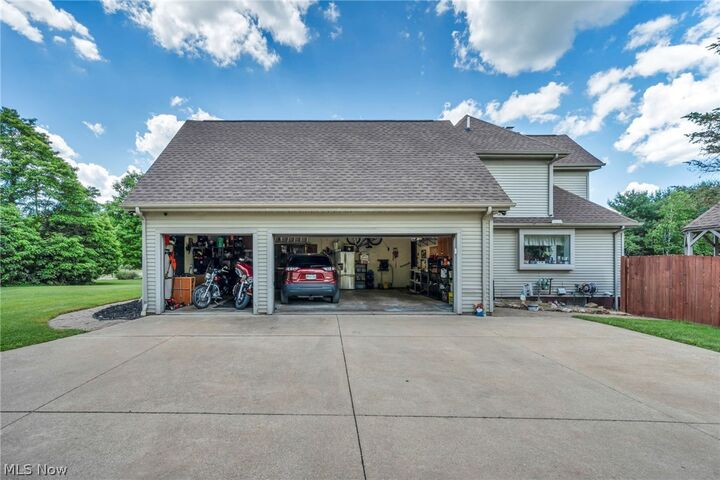 Property Photo:  16420 Vernon Drive  OH 44491 