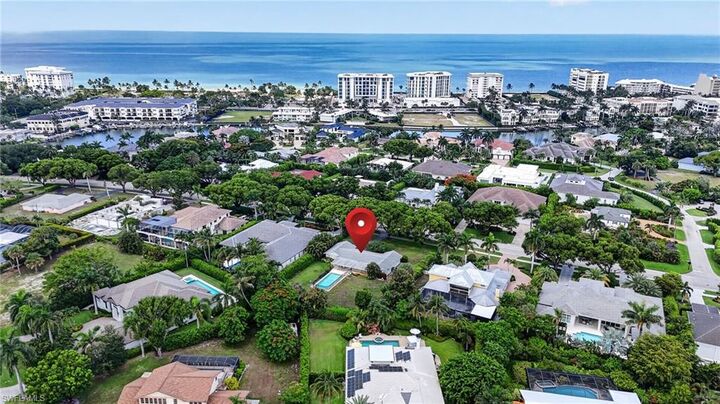 Property Photo: 1608 Crayton Rd FL 34102