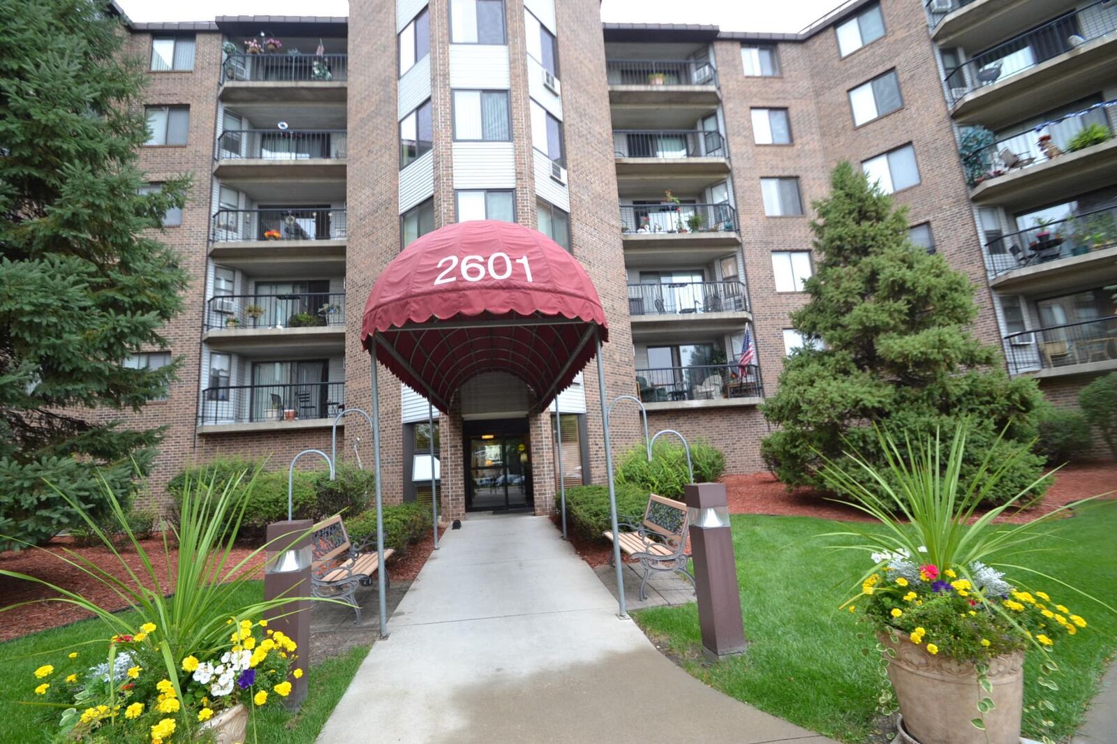 Property Photo:  2601 Kenzie Terrace 230  MN 55418 