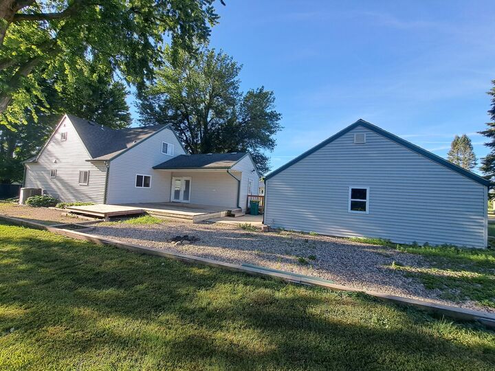 Property Photo:  705 Glenview Drive  MN 56007 