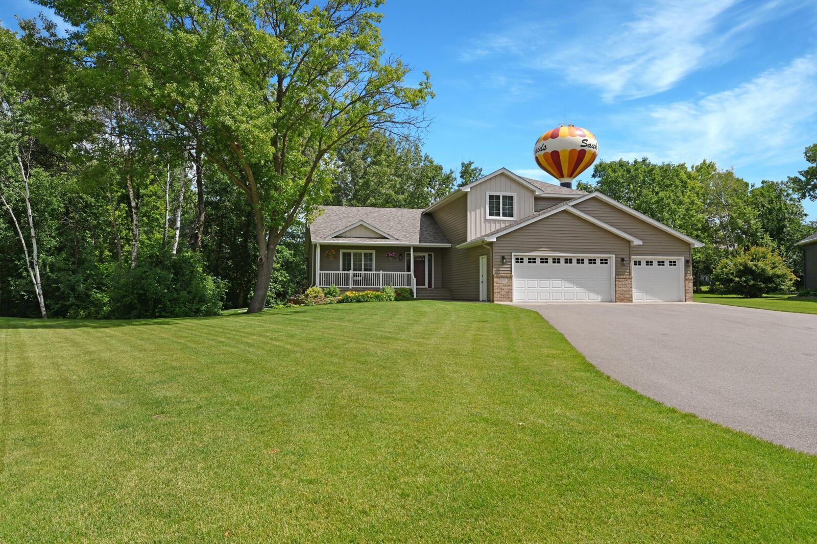 Property Photo:  1007 Arbor Way  MN 56379 