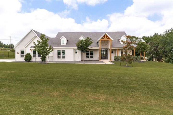 Property Photo: 1404 Tucker Place TX 75009