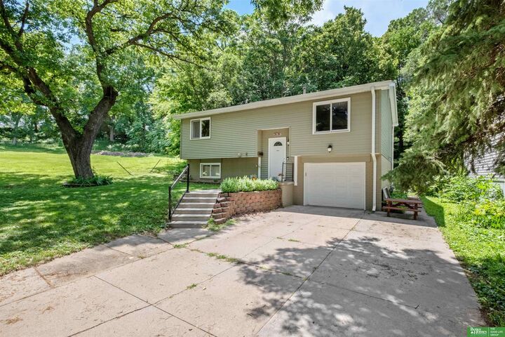 Property Photo:  2520 S 8th Street  NE 68108 