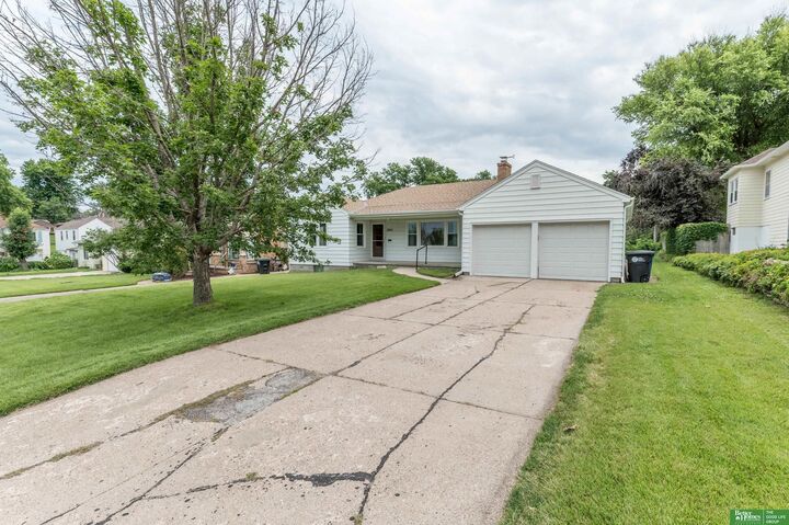 Property Photo:  1925 S 47th Street  NE 68106 