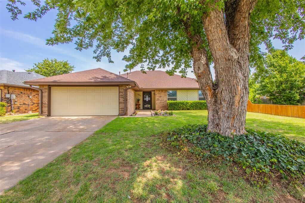 Property Photo:  2813 Pinto Trail  OK 73012 