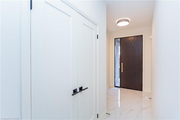 Property Photo:  29 Dana Drive  ON L9A 3H7 
