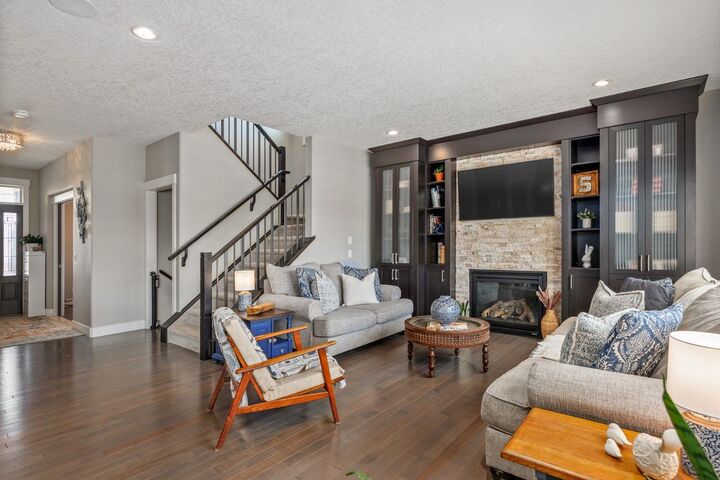 Property Photo:  1213 Hillcrest Manor Estates  AB T1P 0B9 