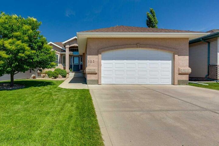 Property Photo:  123 Ammeter Close  AB T4R 2Y4 