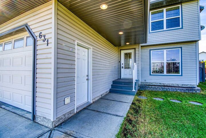 Property Photo:  631 6A Street  AB T0H 0C0 