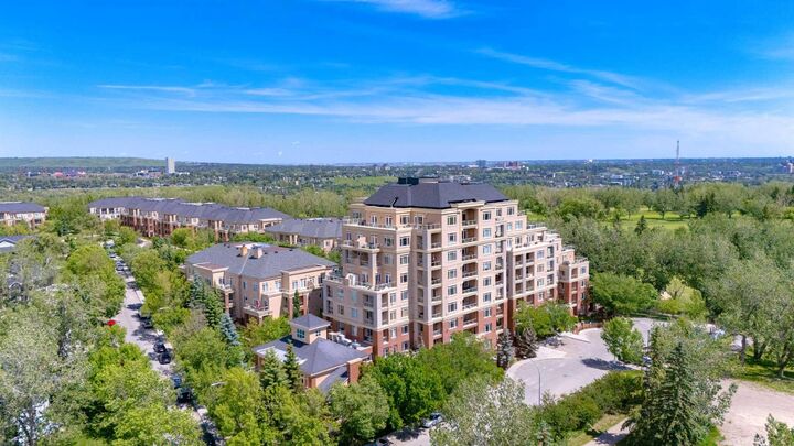 Property Photo:  24 Hemlock Crescent SW 3804  AB T3C 2Z1 