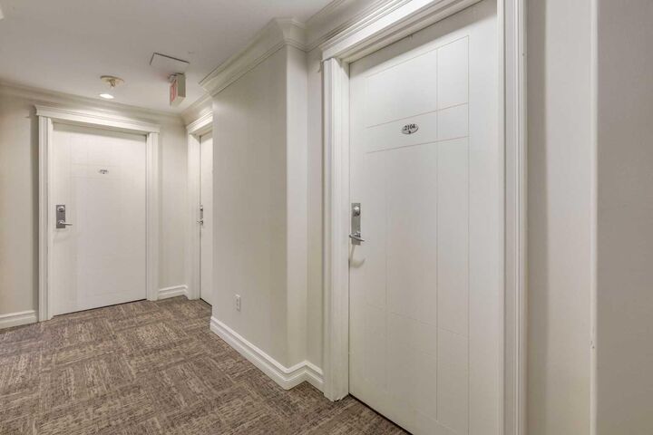 Property Photo: 836 15 Avenue SW 2104 AB T2R 1S2