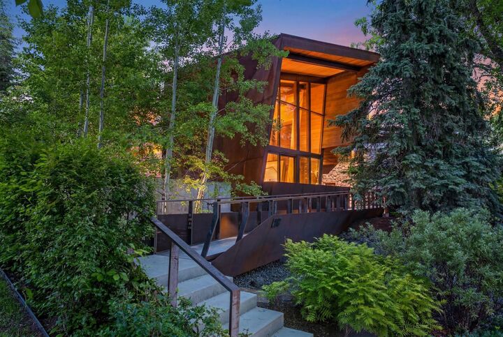 1308 Montreal Avenue SW — photo 1
