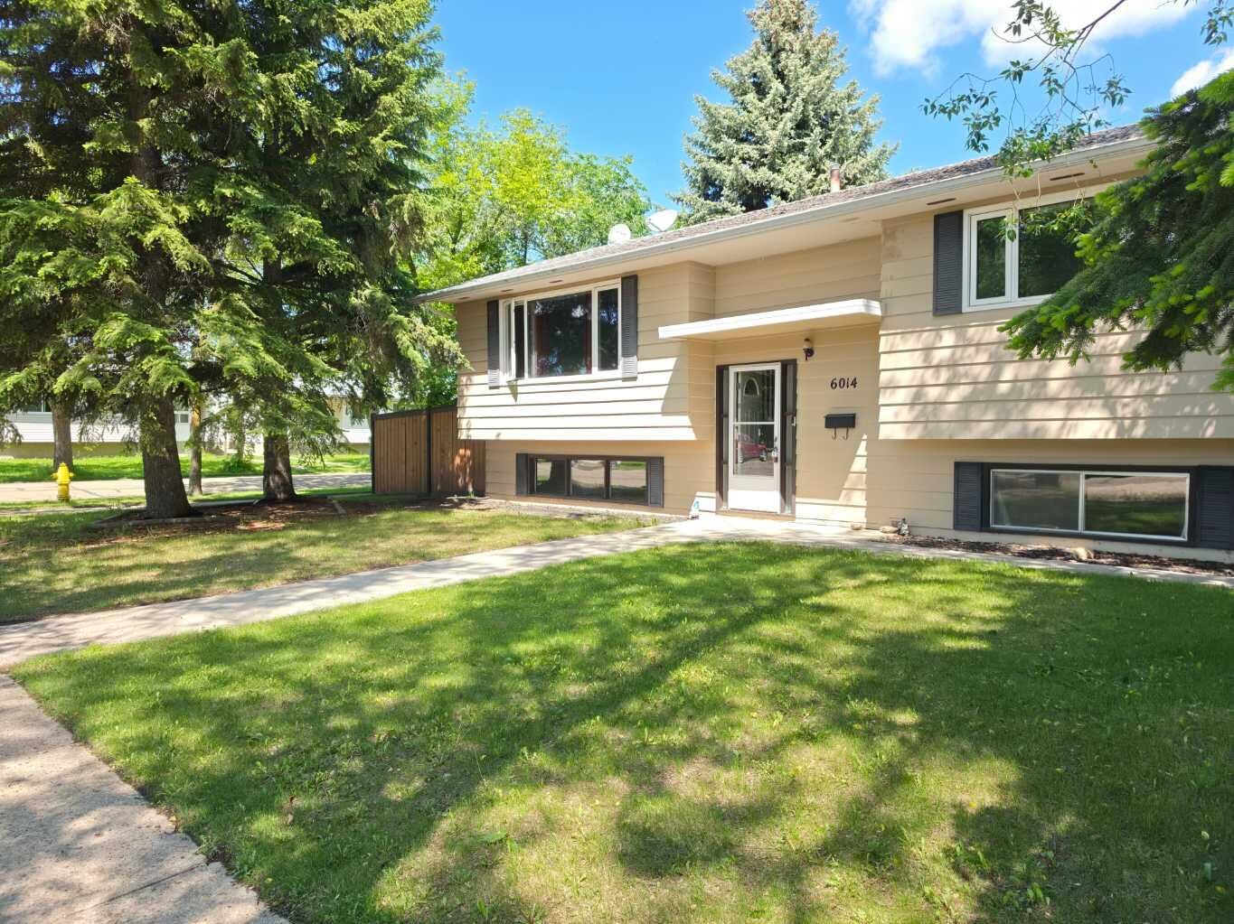 Property Photo: 6014 44 Avenue AB T4V 0B2