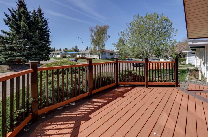 2328 Munro Drive NE — photo 1