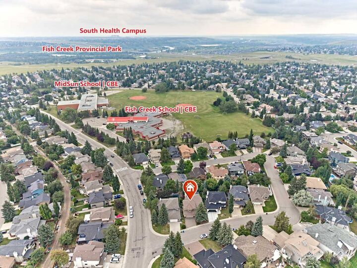 7 Suncastle Crescent SE — photo 1