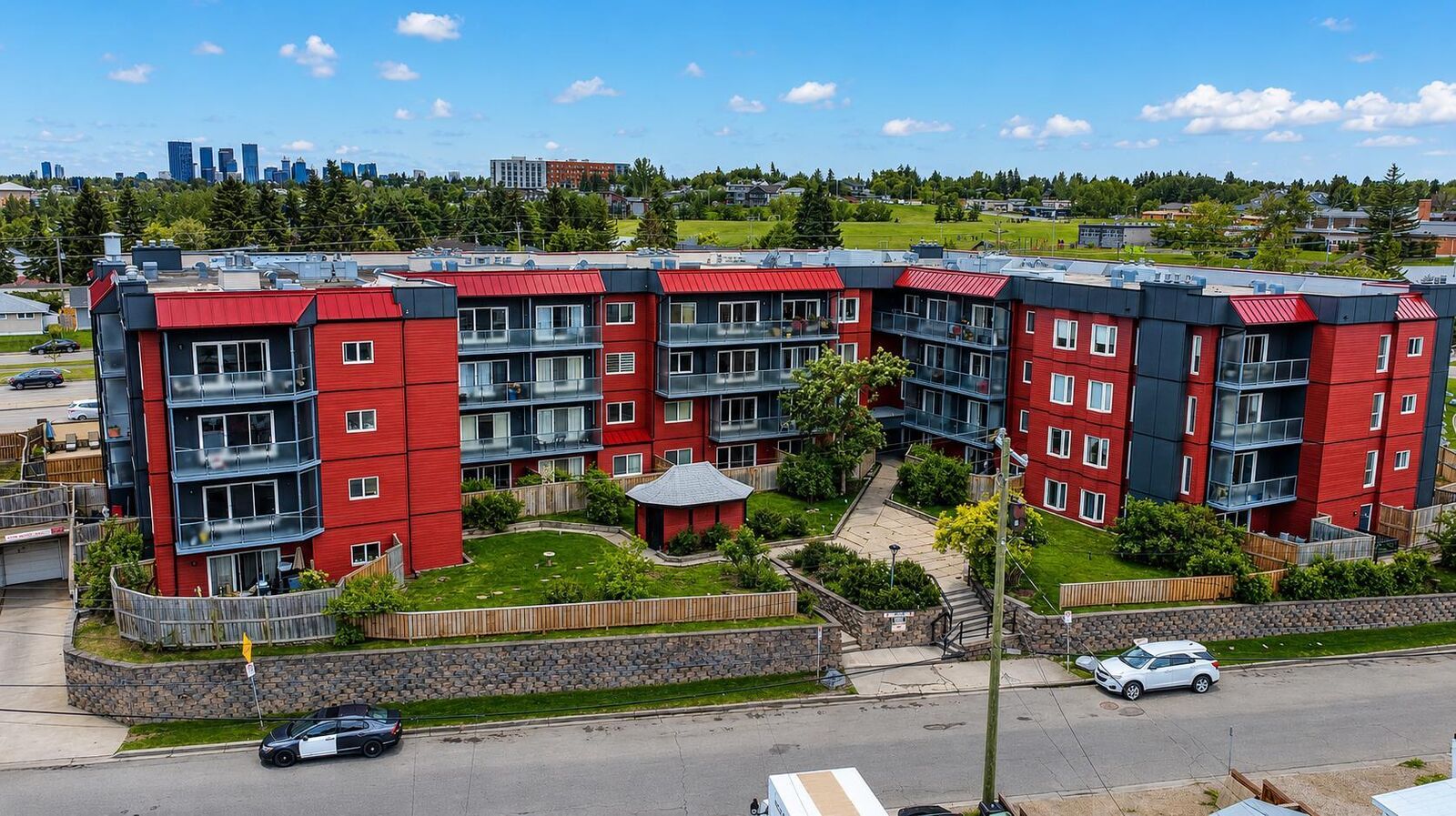 Property Photo:  333 Garry Crescent NE 303  AB T2K 5W9 