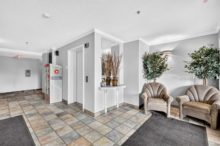Property Photo:  7 Harvest Gold Manor NE 212  AB T3K 4Y3 