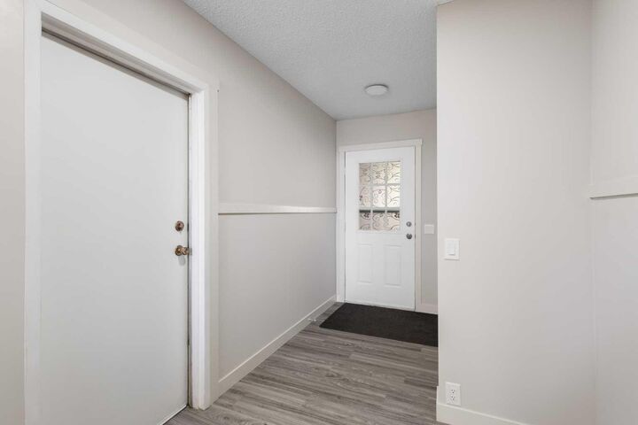 Property Photo:  5019 46 Avenue SW 50  AB T3E 6R1 